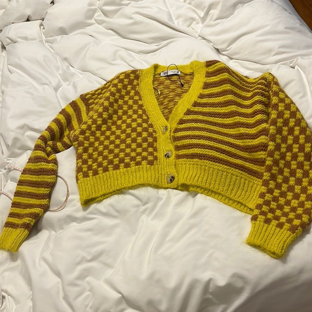 Zara cropped sweater size small